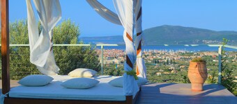 Traditional stone villa with its private pool and a magnificent view