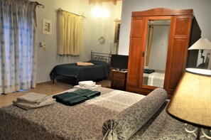 3 bedrooms, iron/ironing board, WiFi, bed sheets - Traditional stone villa with its private pool and a magnificent view (Lefkas)