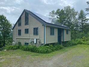 Exterior - Spacious/Elegant 3 level house on Spruce Lake- swim or fish, short drive to Mt. (Wilmington)