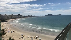 On the beach - Beautiful ocean view - Best condo in the city. Ocean (guaruja)