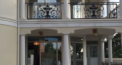 Hermosa casa de 4 niveles, completamente amueblada de 4 dormitorios con WiFi