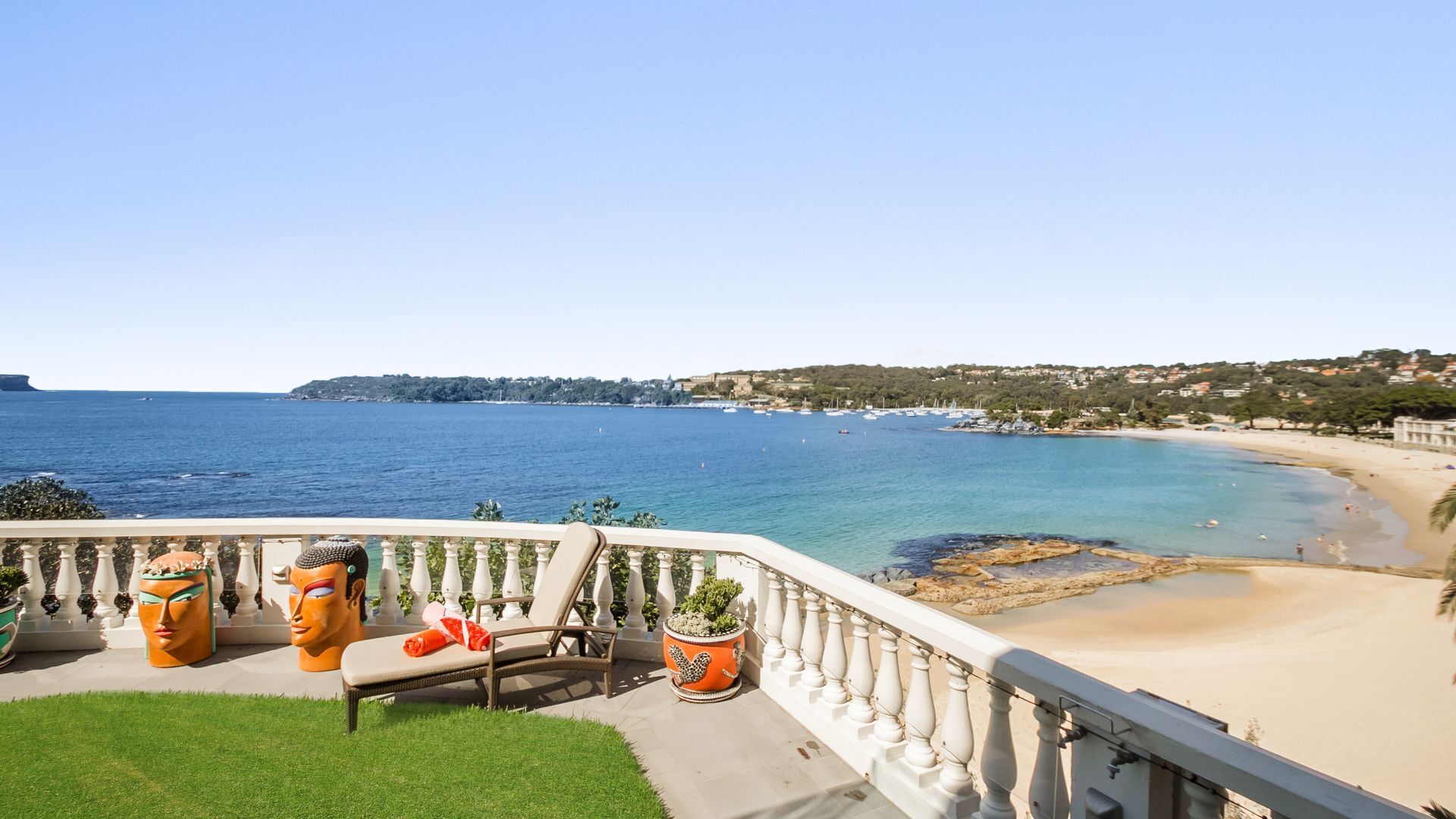 Balmoral Beauty - beachfront romantic getaway