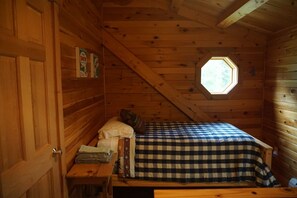 4 bedrooms, free WiFi, bed sheets - Kineo Escape (Rockwood)