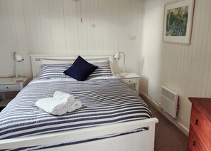 2 bedrooms, iron/ironing board, travel cot, free WiFi