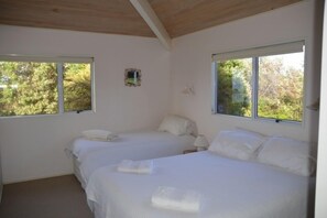 5 bedrooms, iron/ironing board, free WiFi