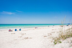 On the beach, sun loungers, beach towels - Path to relaxation! (Indian Rocks Beach)