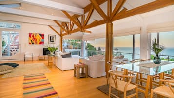 Smart TV, fireplace, offices
