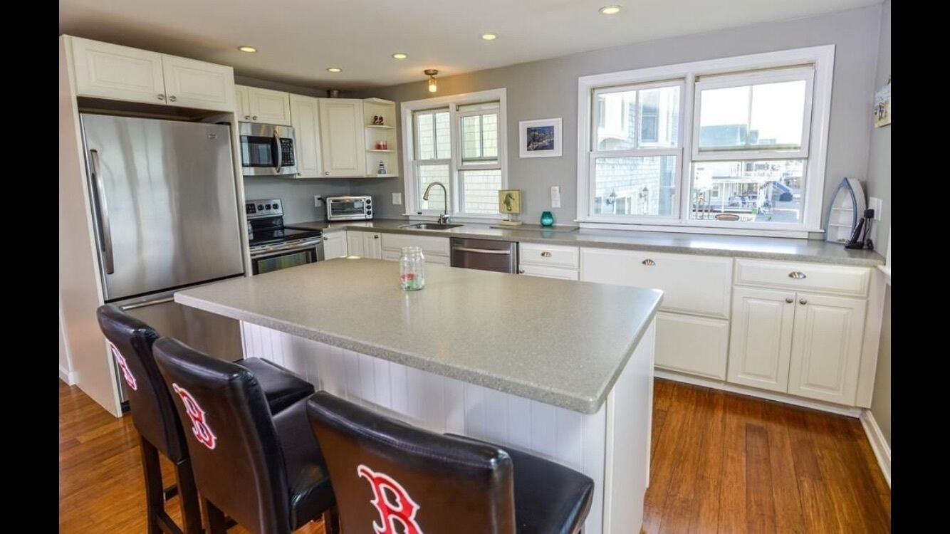 Ocean/Beachfront Home - Walking Distance to town