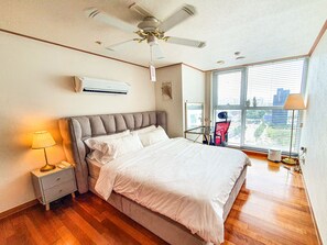 3 bedrooms, free rollaway beds, free WiFi - SJ Tailored Serviced APT 3min Walk From Seoul STN (Seoul)