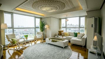Luxury Apartment - Foreigner Only (Superior Cozy Home) | Living room