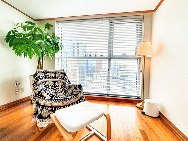 Luxury Apartment - Foreigner Only (Superior Cozy Home) | 3 bedrooms, free rollaway beds, free WiFi - SJ Tailored Serviced APT 3min Walk From Seoul STN (Seoul)