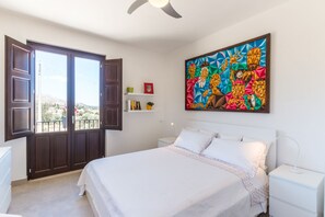 3 soverom, safe på rommet, skrivebord og strykejern/-brett