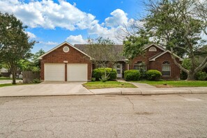 Exterior - Stone Oak Oasis with Pool, Patio and Grill! (San Antonio)