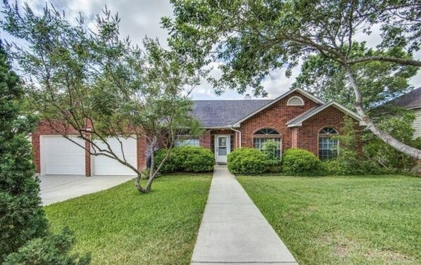 Exterior - Stone Oak Oasis with Pool, Patio and Grill! (San Antonio)