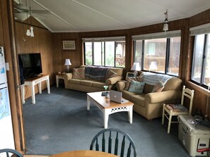 Smart TV, DVD player, books - OBX Treehouse on the Dunes with Sunrise & Sunset views over Ocean & Sound! (Avon)