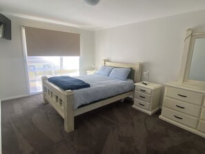 4 bedrooms - 6 Wrights Close, Mallacoota (Mallacoota)