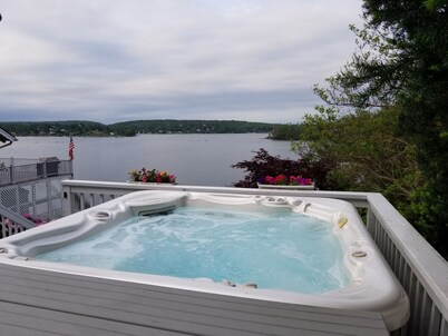 Direct Waterfront Home~Panoramic Views & Hot Tub on Candlewood Lake~Weekly Disct