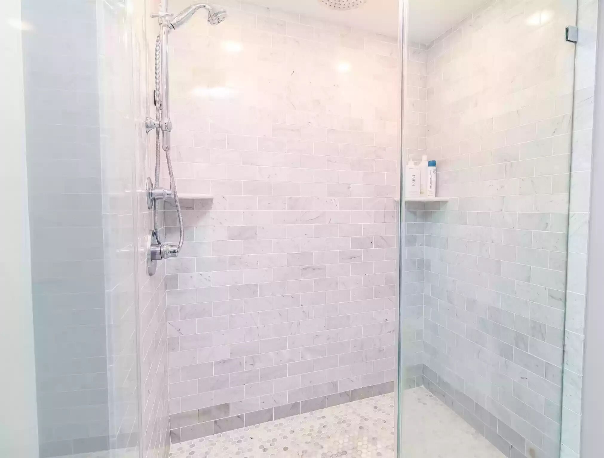 RENOVATED pet-friendly 6 bdrm home heated pool/jacuzzi just 1 blk to beach 