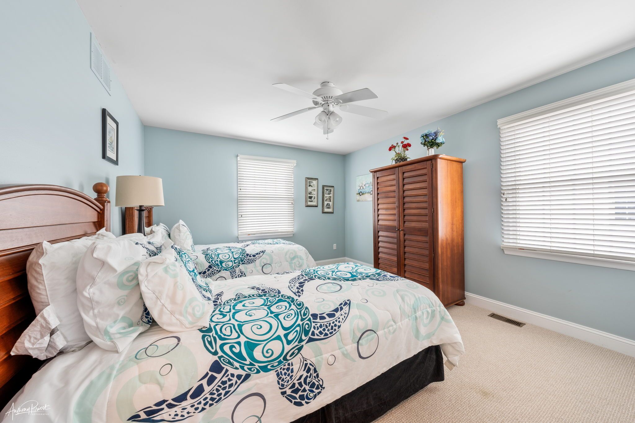 RENOVATED pet-friendly 6 bdrm home heated pool/jacuzzi just 1 blk to beach 