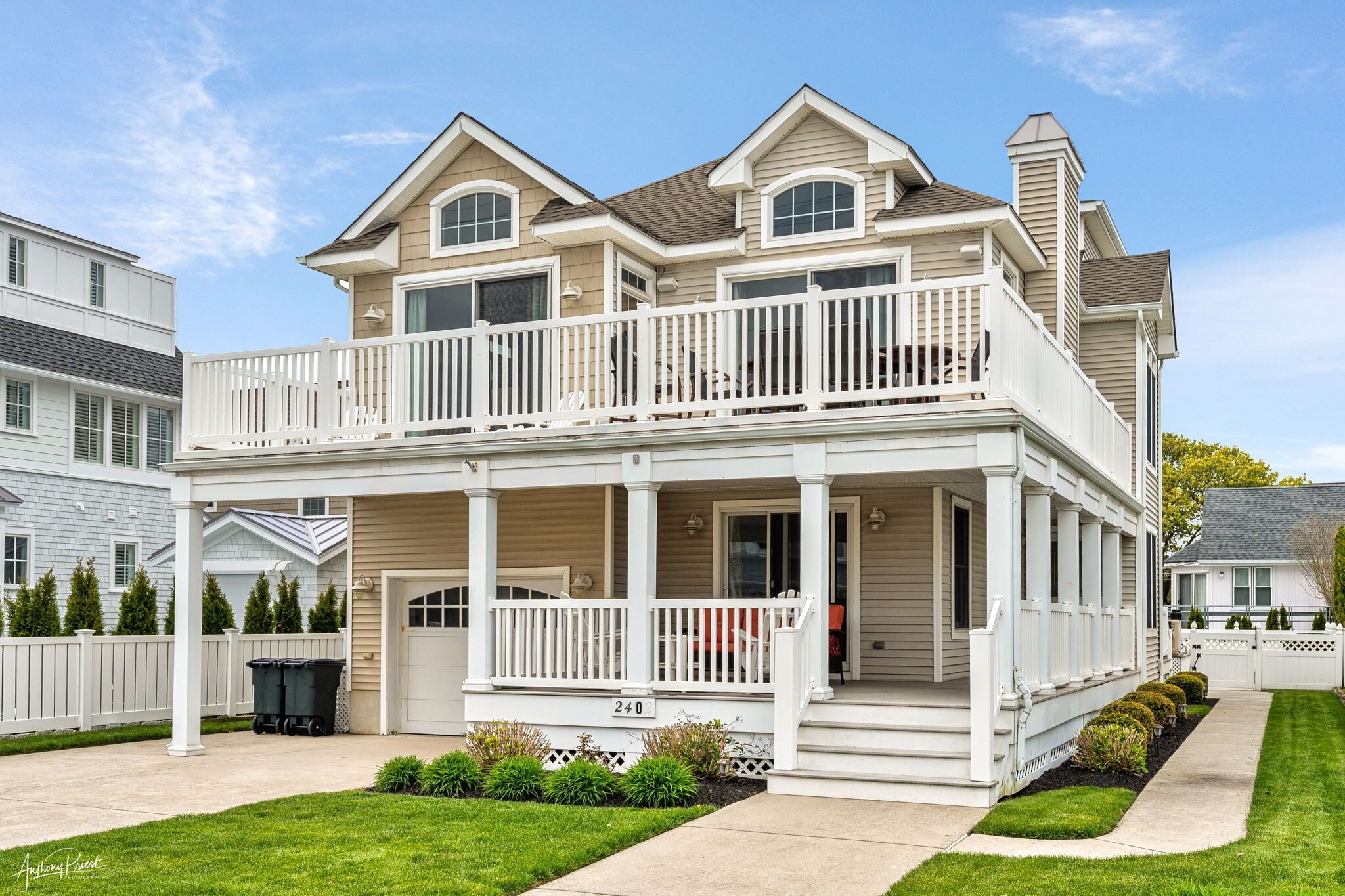 RENOVATED pet-friendly 6 bdrm home heated pool/jacuzzi just 1 blk to beach 