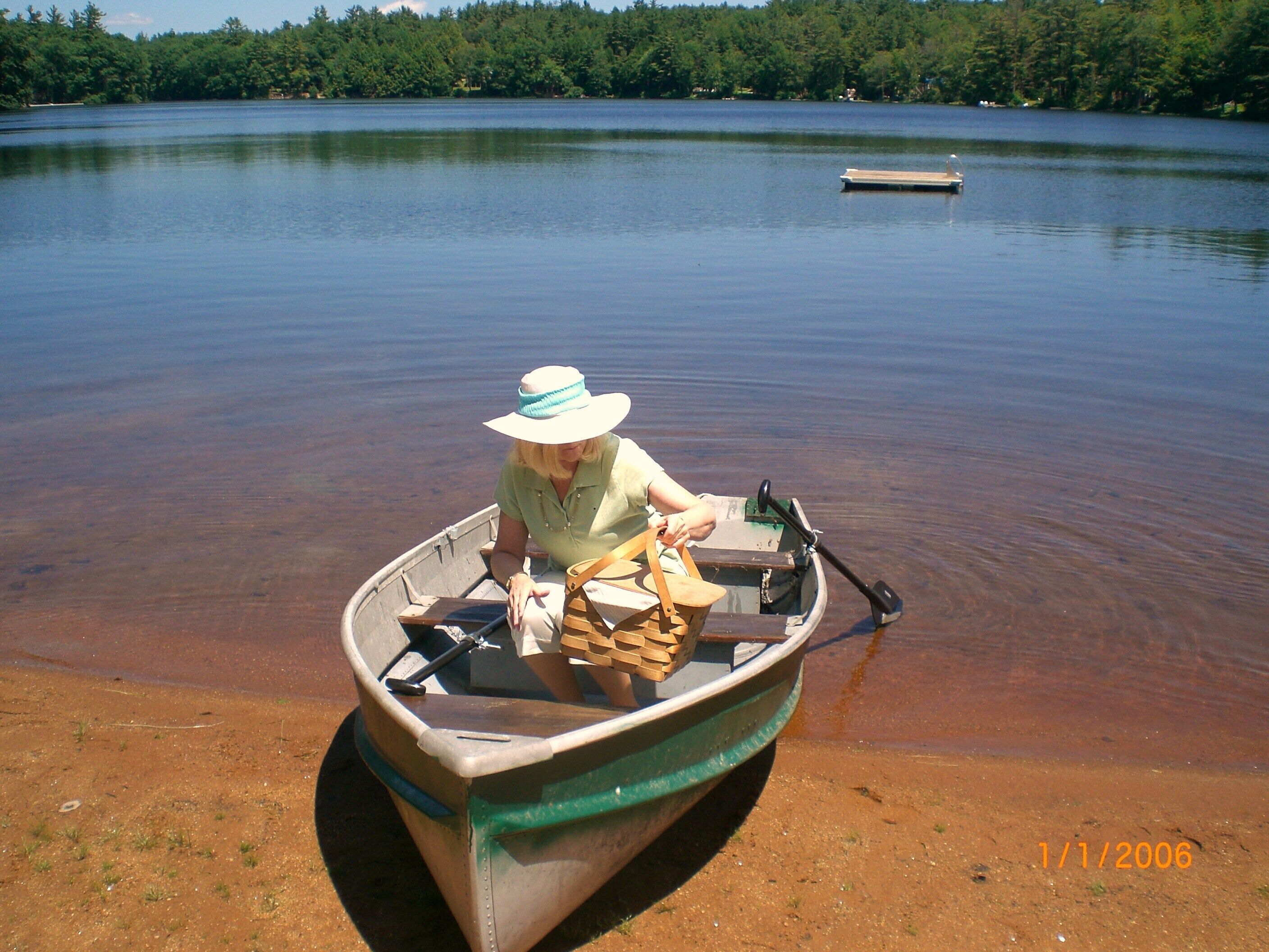 Lake Cottage 1-bedroom, Peaceful, Includes Boat, Kayak, Fishing, Swimming, Wi-Fi