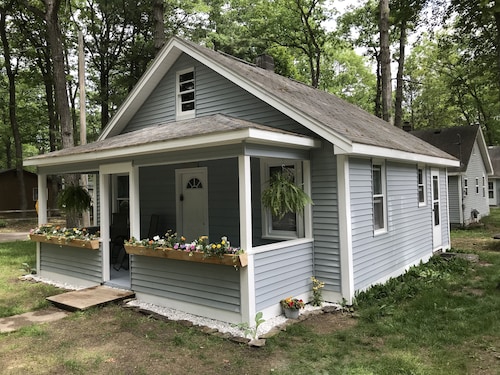 CABIN #2 WITH LAKE VIEW AT HIGGINS LAKE - TRUE NORTH CABIN RENTALS.