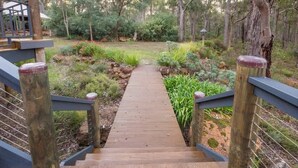 Property grounds - Burwood Bush House—Close to Wineries and Beach (Yallingup Siding)