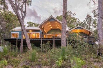 urwood Bush House glows at sunset, offering a warm welcome to your secluded retreat in the heart of Yallingup.