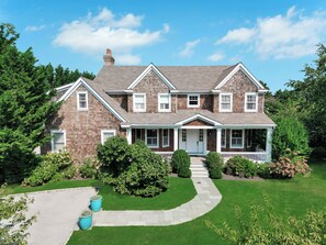 Exterior - Bridgehampton Estate, Private Tennis, Minutes from Ocean Beaches (Water Mill)