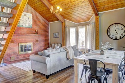 "HOT TUB" - Historic Cottage at the White Lily Ranch