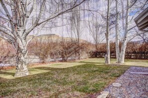 Property grounds - "HOT TUB" - Historic Cottage at the White Lily Ranch (Palisade)