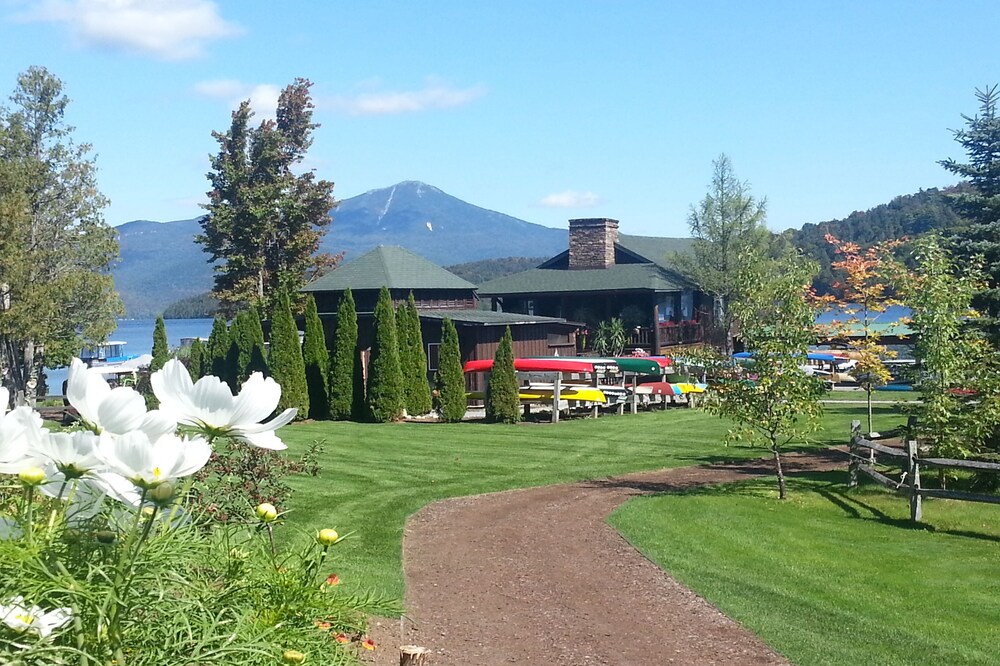 Beautiful Lakeside Condo: Whiteface Club & Resort - golf, tennis, beach, marina!