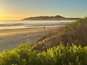 Beach nearby - Byron Bliss Beach Cottage (Byron Bay)