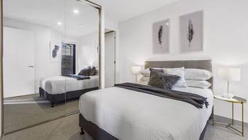 2 bedrooms, desk, iron/ironing board, WiFi