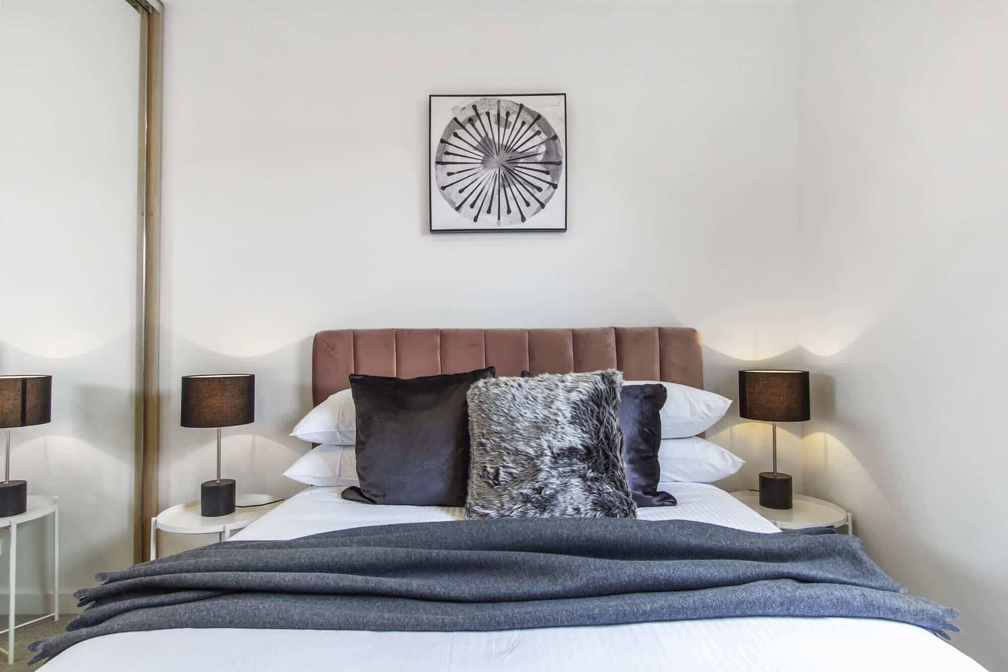 2 bedrooms, desk, iron/ironing board, WiFi
