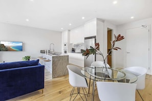 Unclassified image, 3 of 15, button - Boutique apartment in quiet, sought-after suburb (Carnegie)