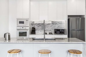 Coffee/tea maker, fridge, microwave, oven - Boutique apartment in quiet, sought-after suburb (Carnegie)