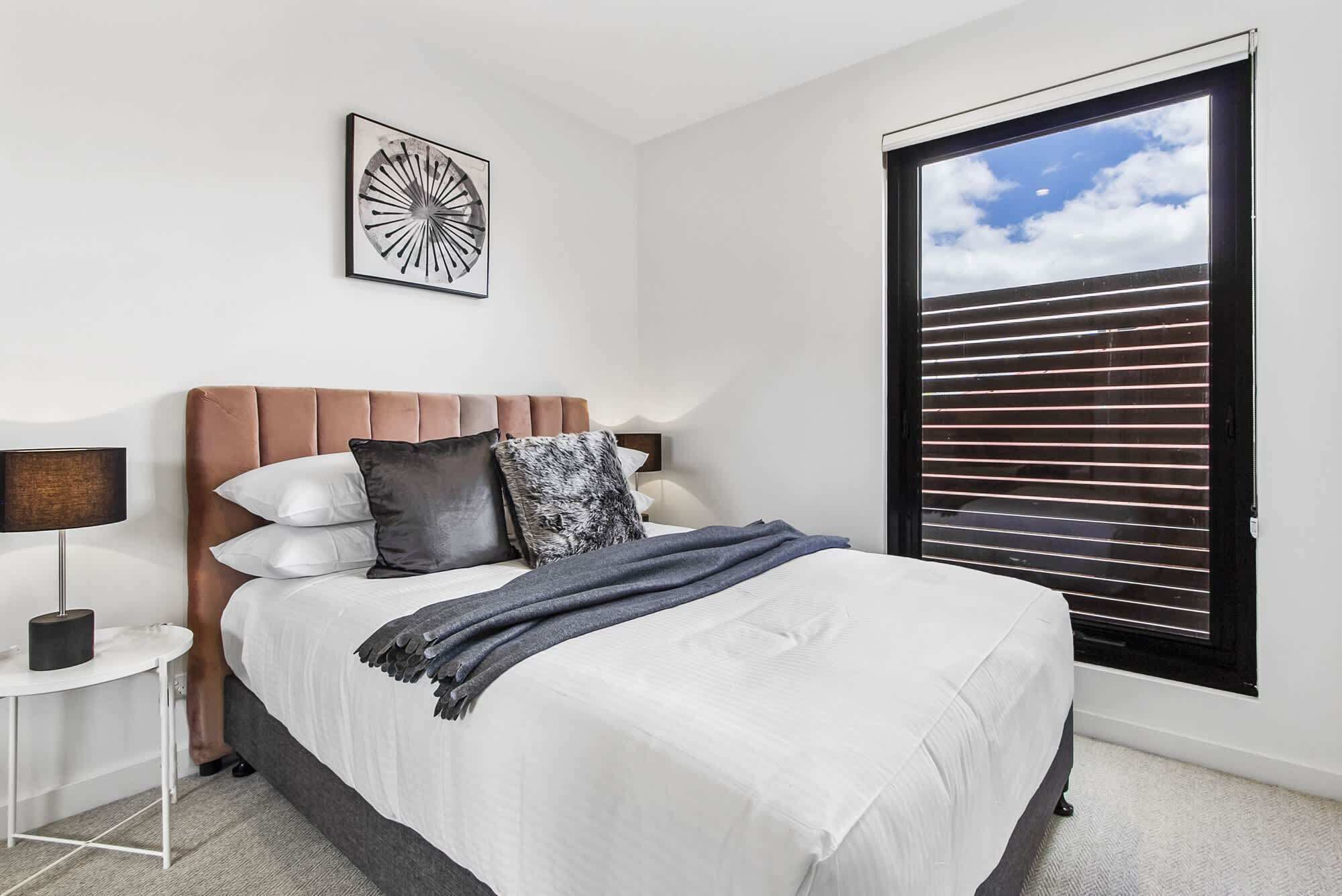 2 bedrooms, desk, iron/ironing board, WiFi