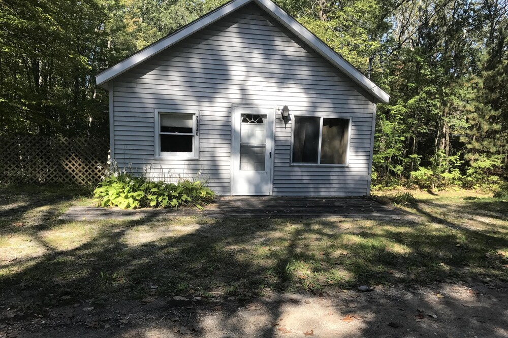Affordable Cottage Steps Away From Lake Avalon