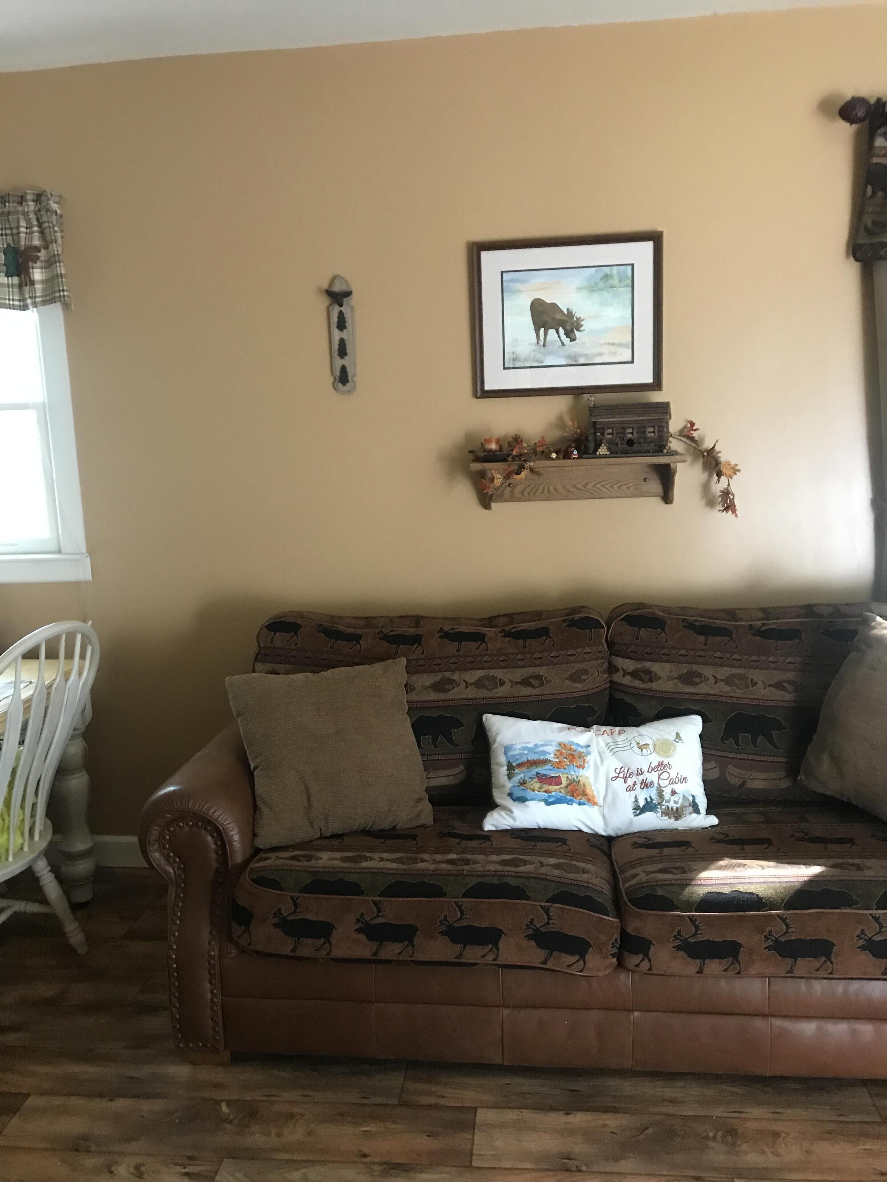 Affordable Cottage Steps Away From Lake Avalon