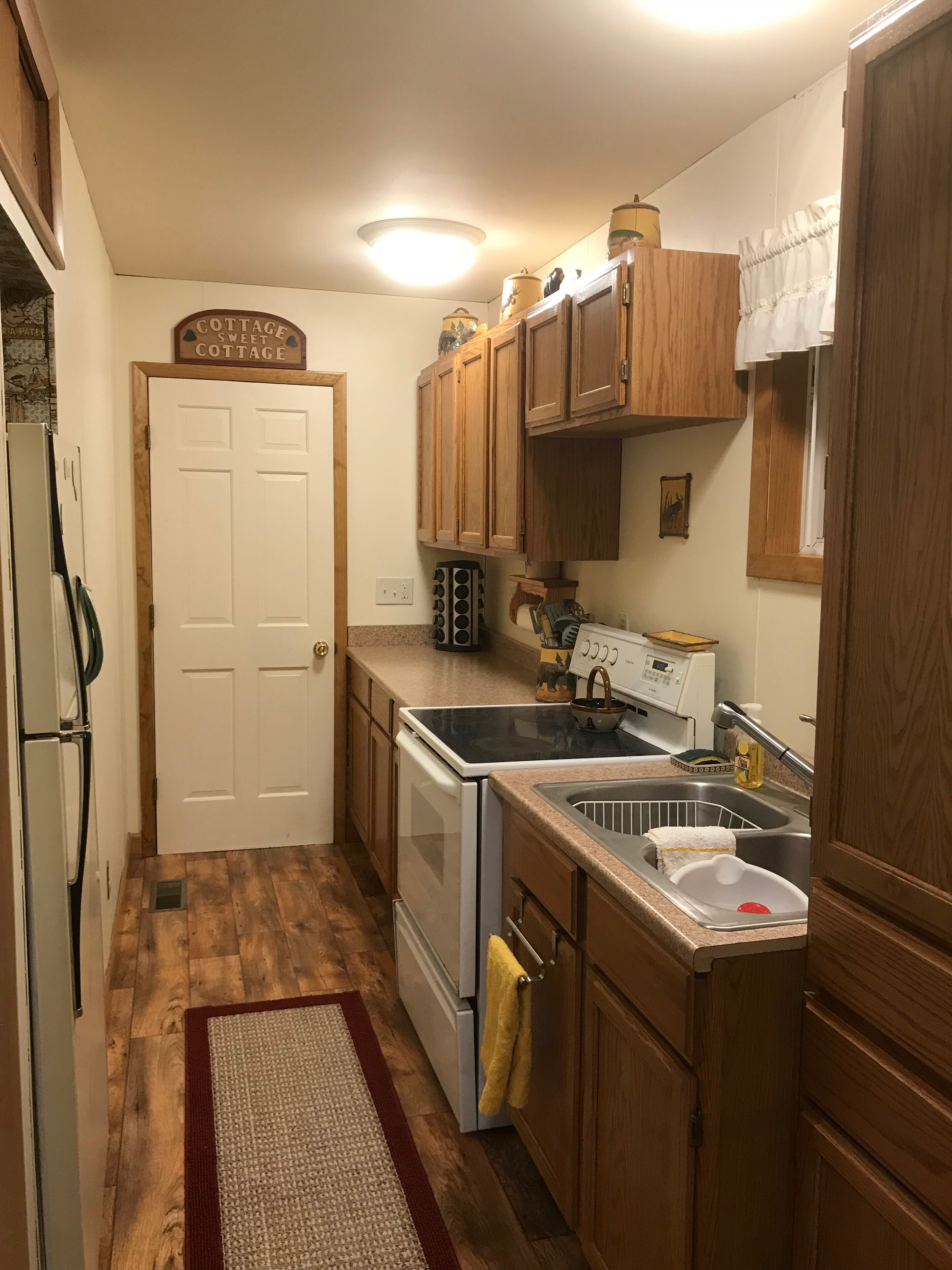 Affordable Cottage Steps Away From Lake Avalon