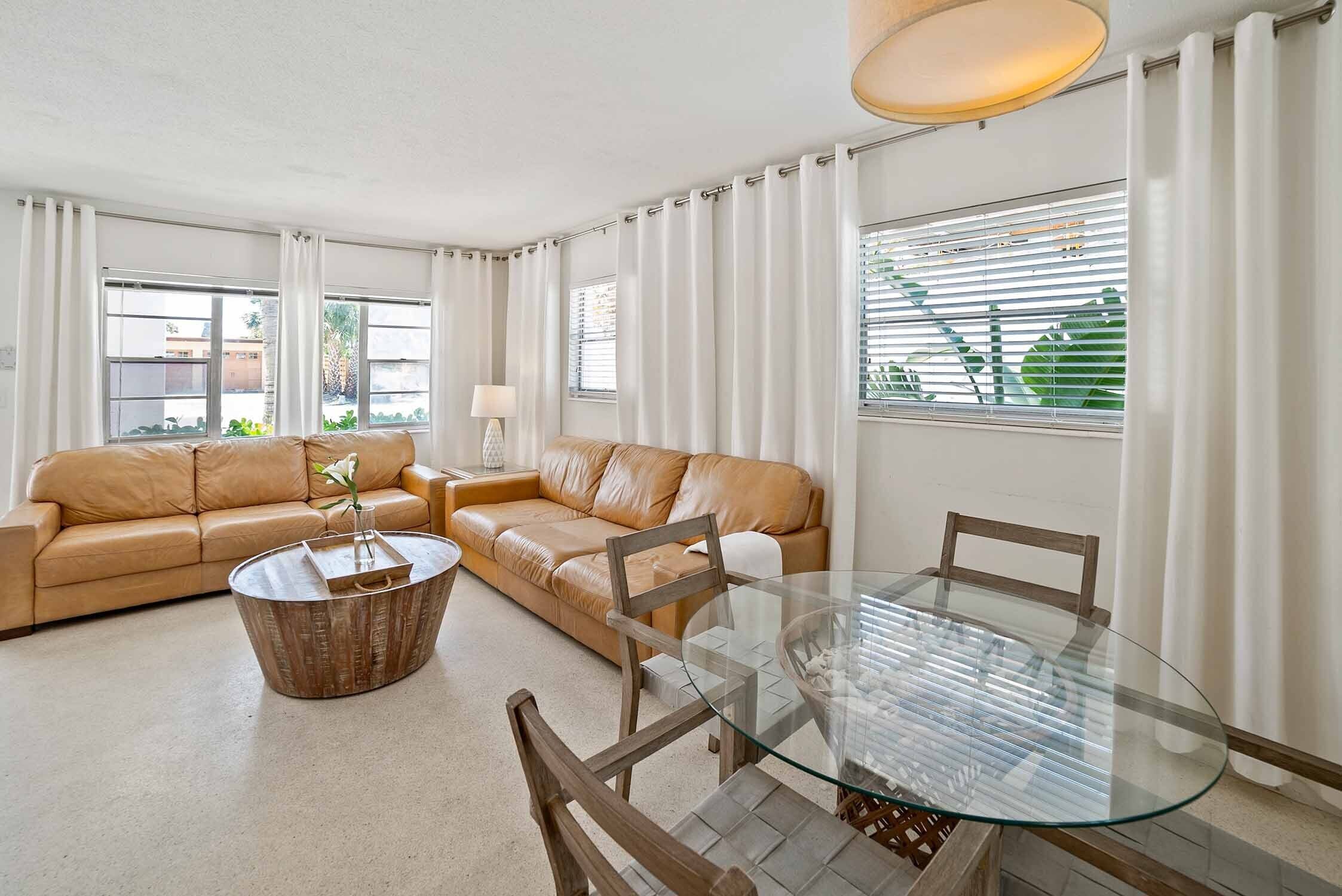 Waterfront Deluxe One Bedroom Bungalow with Private Beach - 18