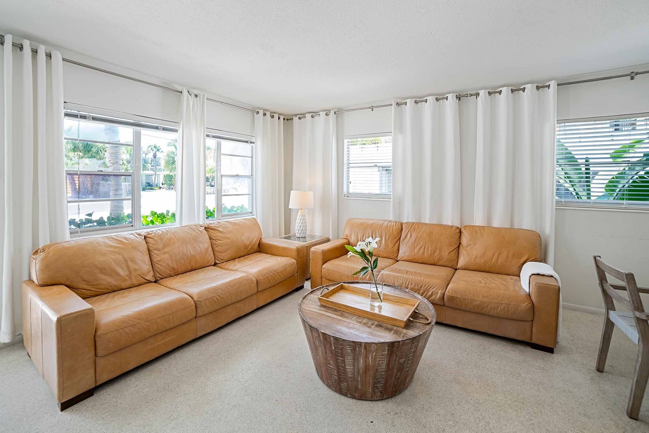 Waterfront Deluxe One Bedroom Bungalow with Private Beach - 18