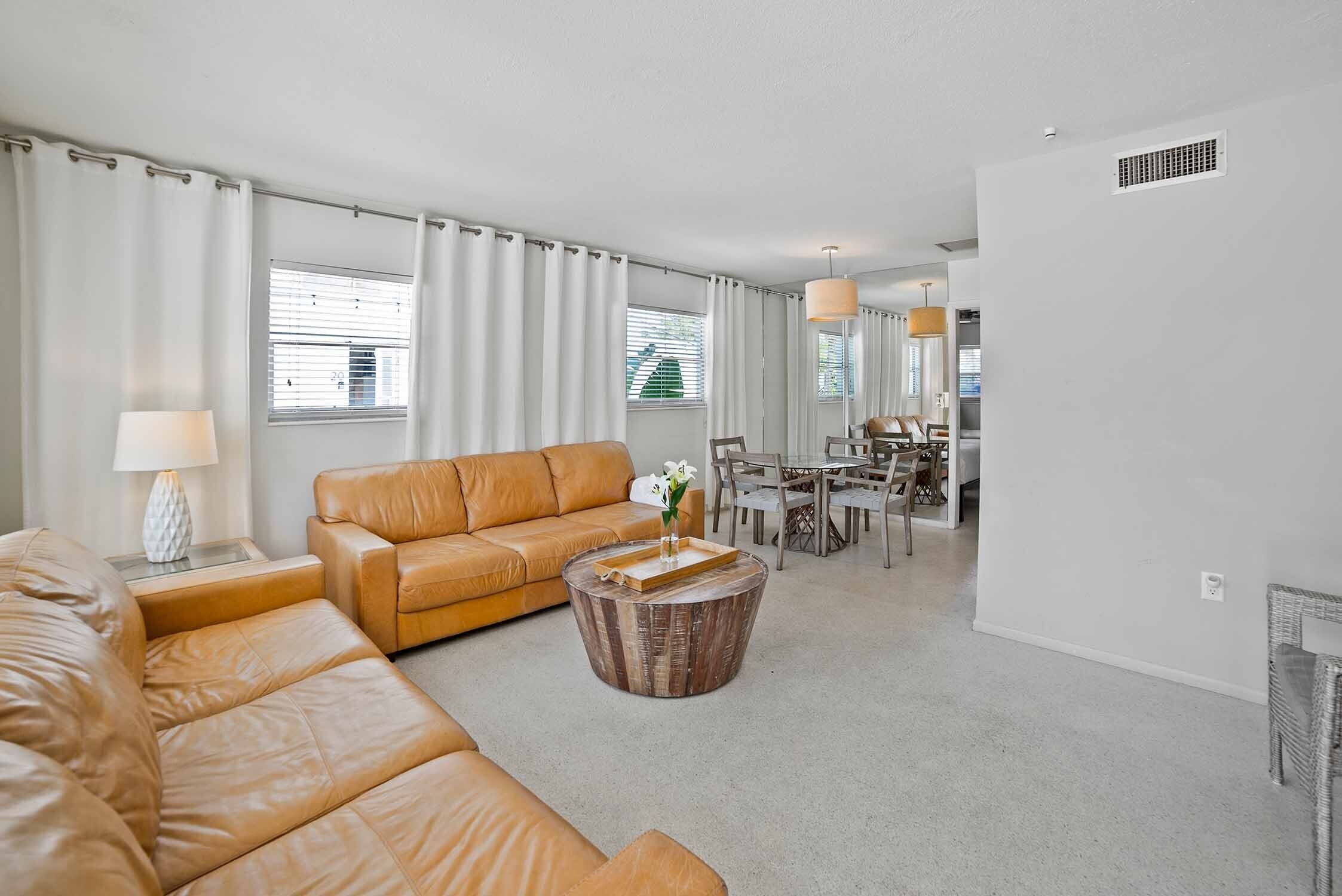 Waterfront Deluxe One Bedroom Bungalow with Private Beach - 18