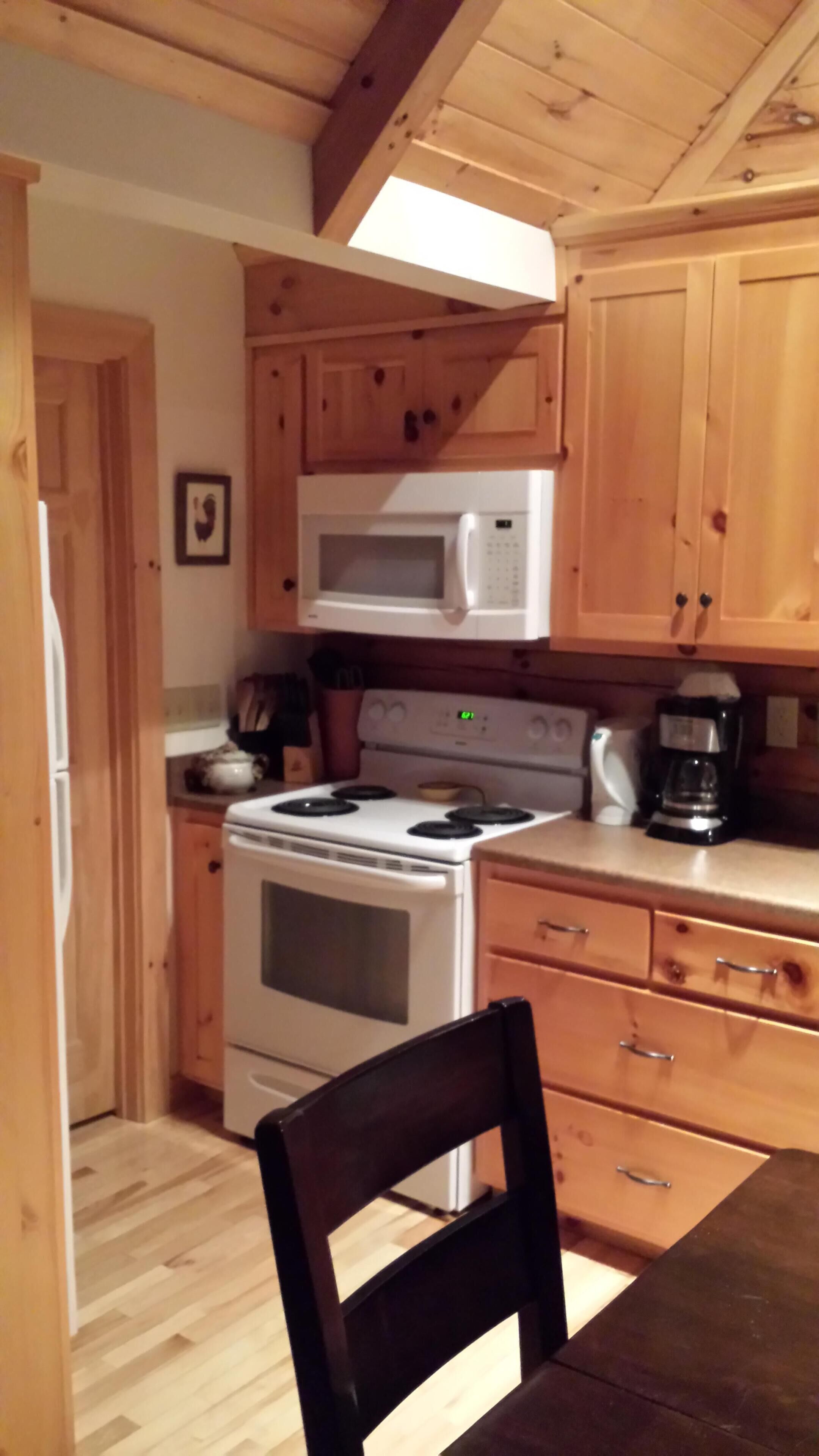 Bear's Lair Cabin on New River~ Relax in Rustic Elegance