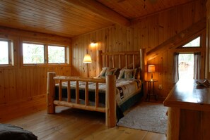 4 bedrooms, iron/ironing board, travel crib, free WiFi - Suomi Sisu  MN Clearest lake, kayak, boat, private dock, handcrafted log cabin (Marcell)