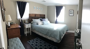 3 bedrooms, iron/ironing board, travel cot, WiFi - Charming Updated 3 Bedroom Cape Cottage, Close To Beach (Dennis)