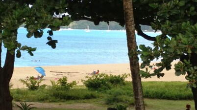 Ka Nani, steps from the sand! The center of Hanalei Bay. Best $ on the bay.