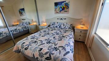 3 chambres, fer et planche Ă repasser