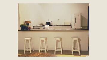 雪櫃、微波爐、焗爐、爐具